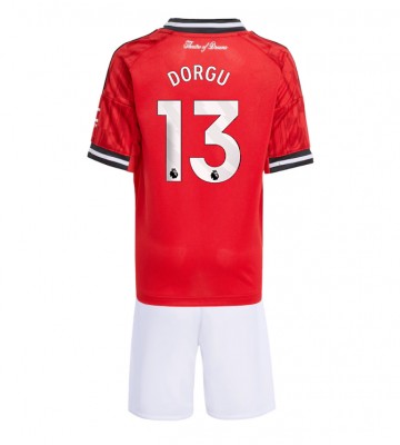 Manchester United Patrick Dorgu #13 Hjemmebanetrøje Børn 2025-26 Kortærmet (+ Korte bukser)